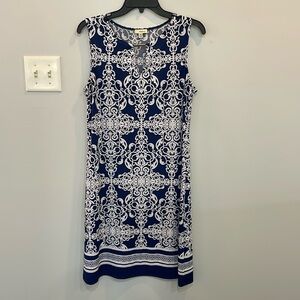 ⭐️ Haani Navy & White Sleeveless Shift Dress Gold Bar Accent Size M Classic Chic